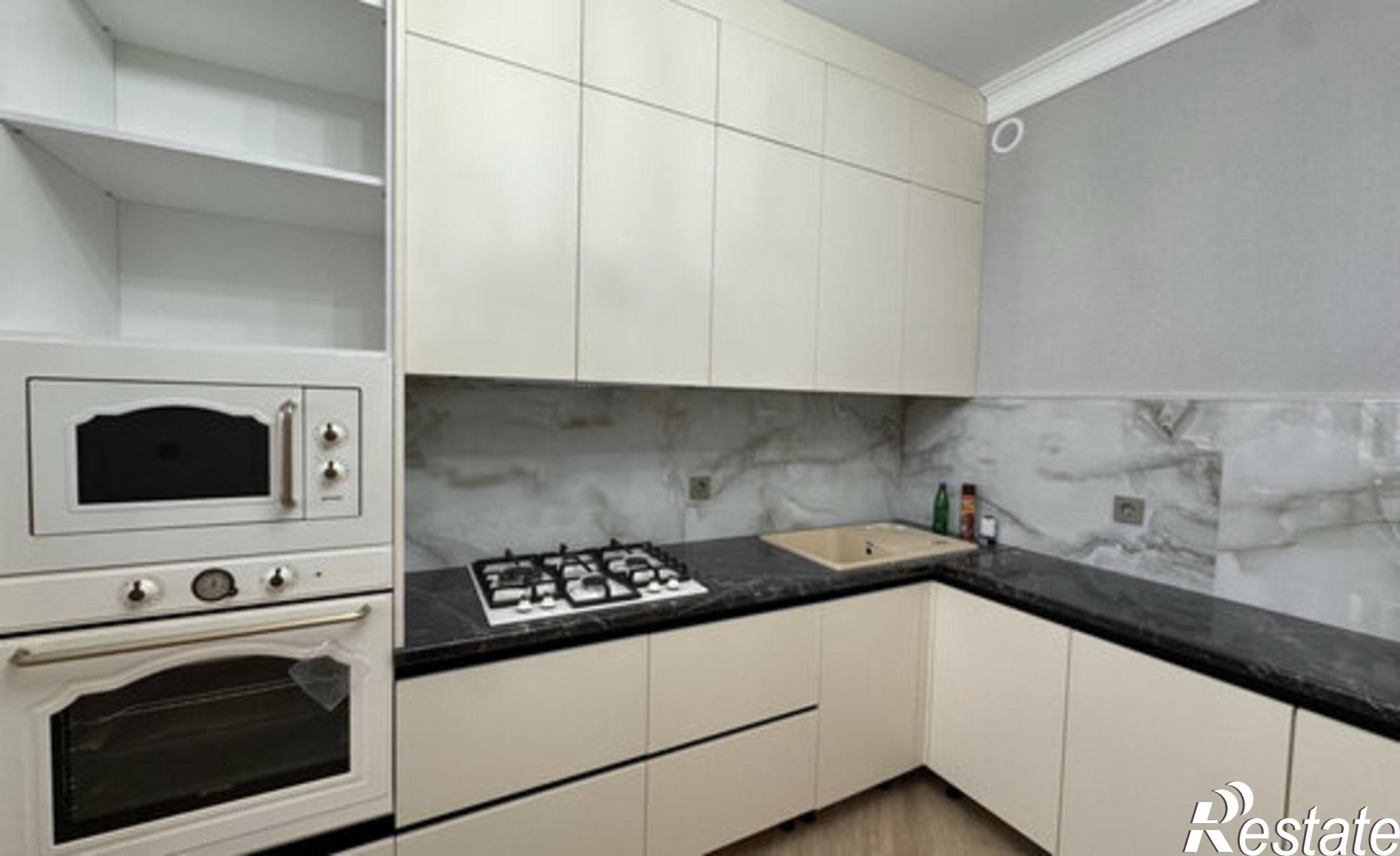 Купить квартиру за 10 000 000 рублей на улица Генриха Гасанова, 10