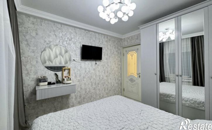 2-комн квартира улица Сальмана, 100,  д. 100