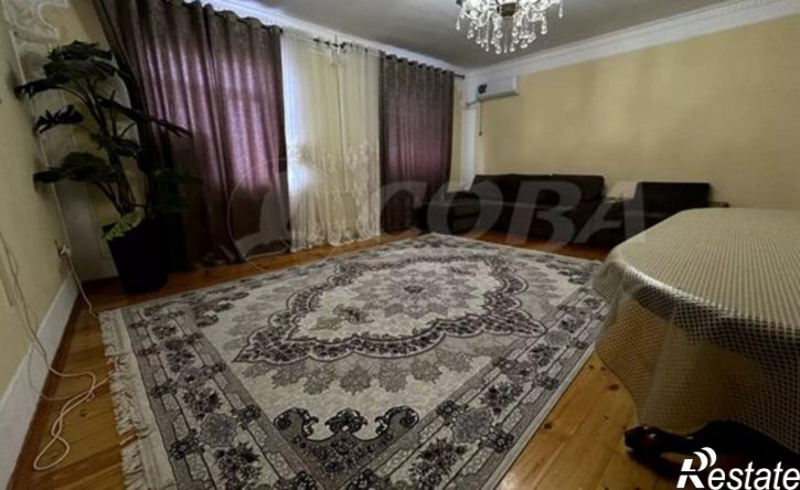 4-комн квартира улица Гагарина, 33,  д. 33