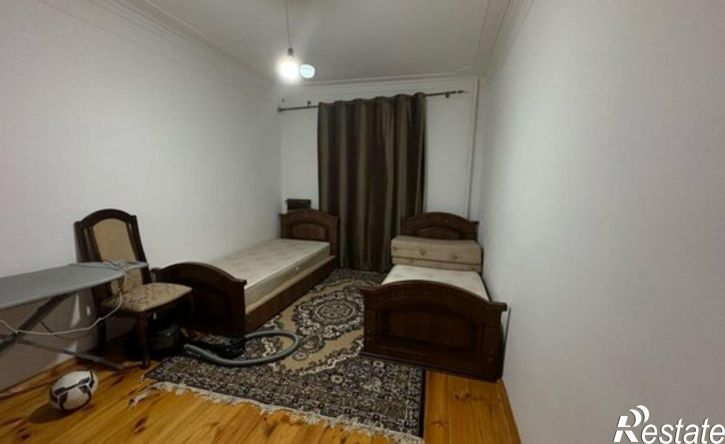 4-комн квартира улица Гагарина, 33,  д. 33