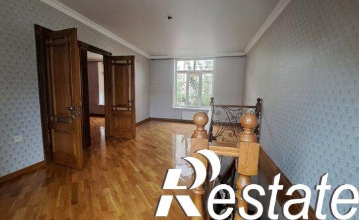 3-комн квартира проспект Агасиева, 10,  д. 10
